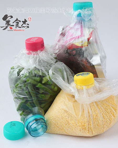Удобный мешочек из пластиковых бутылок и пакета