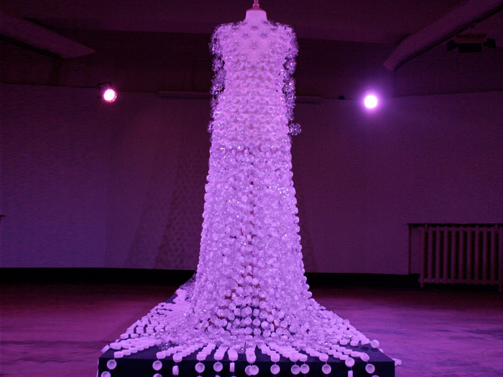 Свадебное платье из пластиковых бутылок