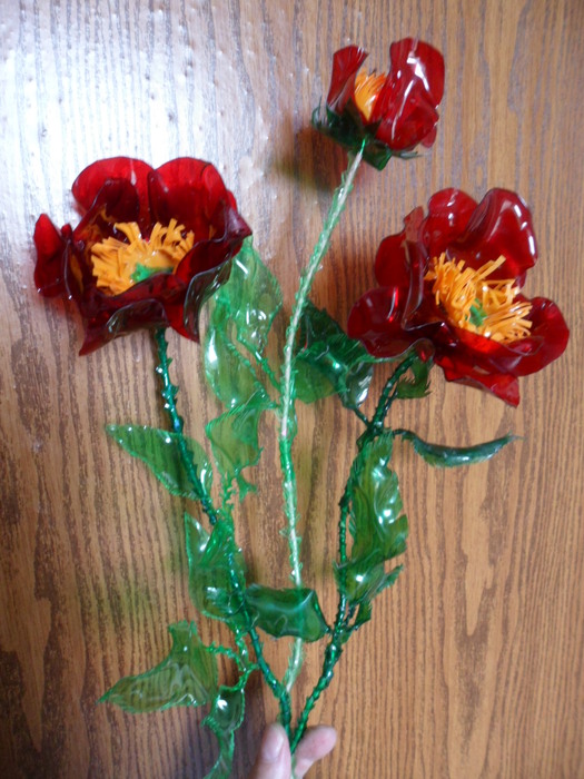 цветы из пластиковых бутылок - маки
