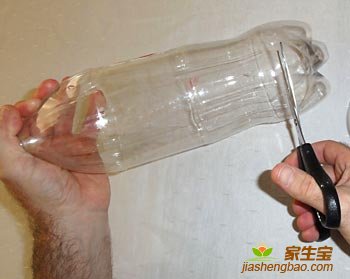 отрезать пластиковую бутылку